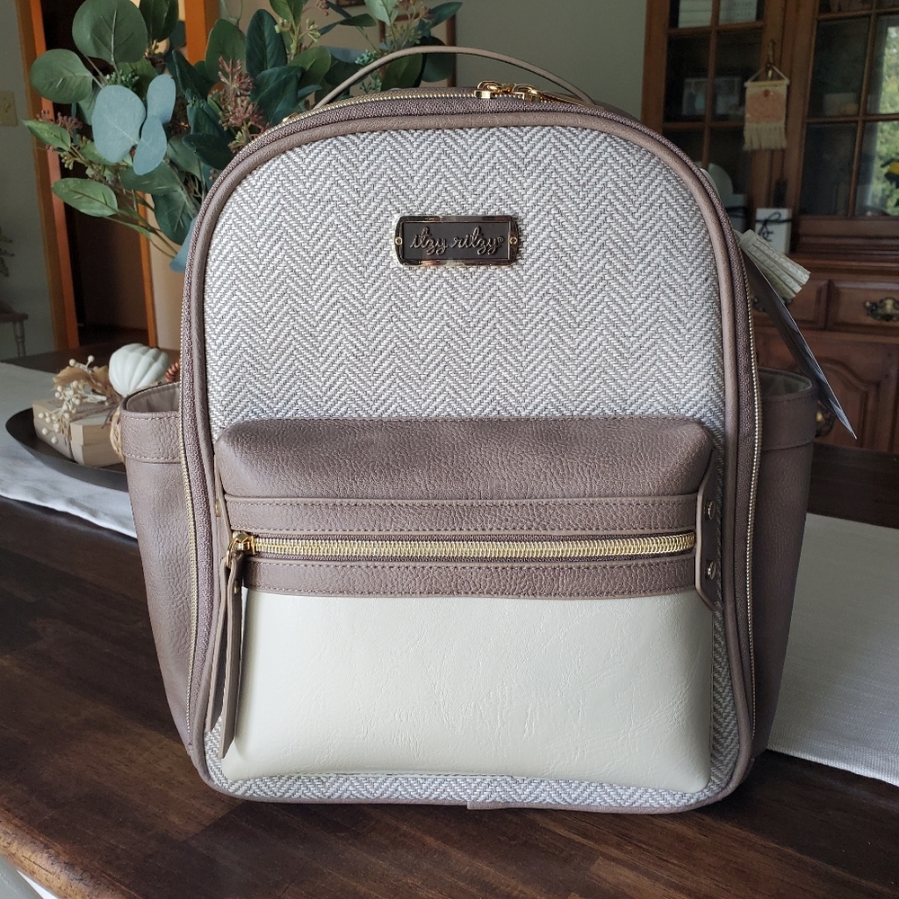 NWT Itzy Ritzy Mini